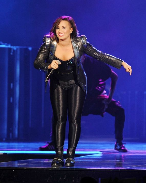 Demi-Lovato -Neon-Lights-World-Tour